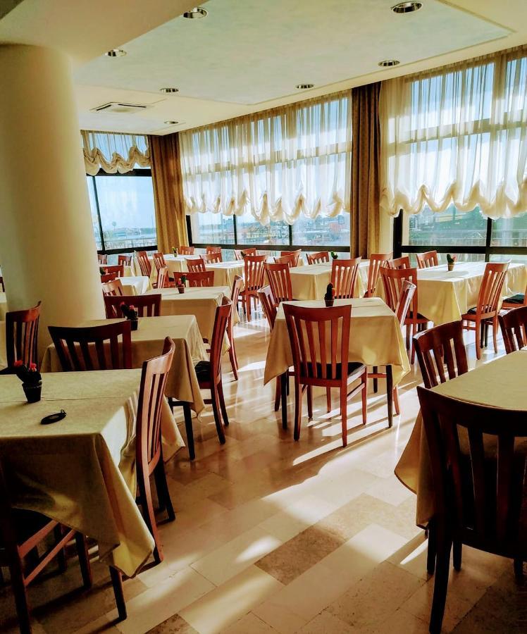Hotel Alcazar ريميني المظهر الخارجي الصورة